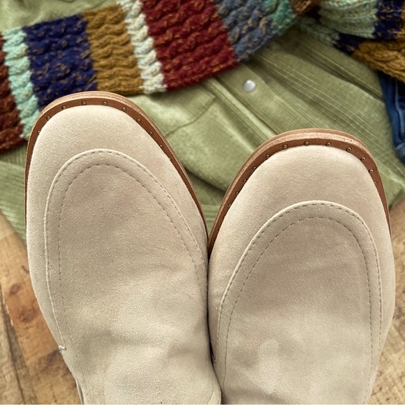 Vince Camuto Taupe/Cream Suede Slip-On Loafers⭐️ Excellent Condition - Picture 4 of 13